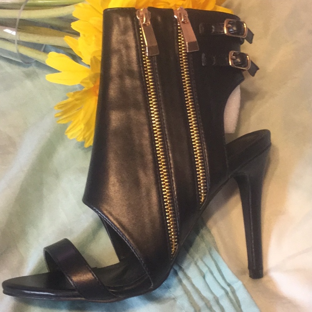 BLACK DOUBLE GOLD ZIPPER DETAILED BOOTIE HEELS - Picture 8 of 8